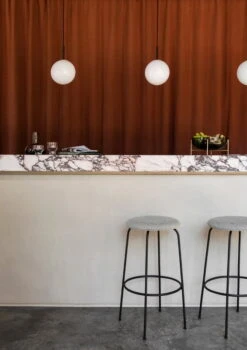 MENU TR Bulb Riippuvalaisin, Musta - Kiiltävä Opaali 7 MENU TR Bulb Riippuvalaisin, Musta - Kiiltävä Opaali -Louis Poulsen Myymälämyynti MENU MN1493629 VS