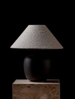 MENU Torso Pöytävalaisin, 37 Cm, Limited, Oceano 001 -Louis Poulsen Myymälämyynti MENU Torso Table Lamp 37 Oceano Snow 2