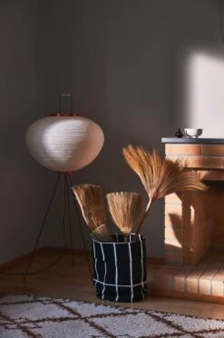 Vitra Akari 10A Lattiavalaisin -Louis Poulsen Myymälämyynti Marimekko Home Fall 18 11 10183