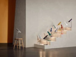 Louis Poulsen AJ Pöytävalaisin, Kiillotettu Ruostumaton Teräs -Louis Poulsen Myymälämyynti Mini Table Family SS20 RGB 70063 23702 50047