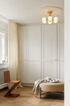 Nuura Apiales 6 Kattovalaisin, Harjattu Messinki - Opaali -Louis Poulsen Myymälämyynti NUURA AW22 09