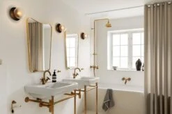 Nuura Liila 1 Seinä/kattovalaisin, Keskikoko, Musta - Kirkas -Louis Poulsen Myymälämyynti NUURA AW22 13