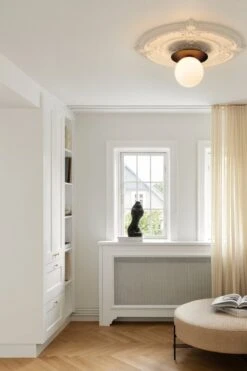 Nuura Liila 1 Seinä/kattovalaisin, Iso, Tumma Pronssi - Opaali -Louis Poulsen Myymälämyynti NUURA AW22 24 Liila 1 Large dark bronze