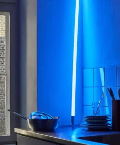 HAY Neon Tube Slim LED Valoputki, 120 Cm, Sininen -Louis Poulsen Myymälämyynti Neon Tube LED ice blue