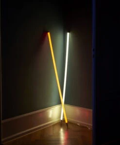 HAY Neon Tube Slim LED Valoputki, 120 Cm, Lämmin Valkoinen -Louis Poulsen Myymälämyynti Neon Tube LED yellow warm white