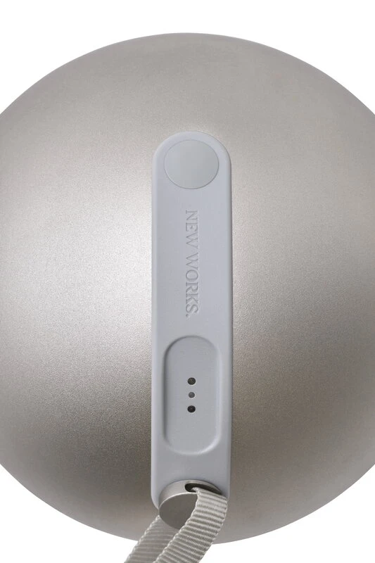 New Works Sphere Ladattava Valaisin, Lämmin Harmaa 4 New Works Sphere Ladattava Valaisin, Lämmin Harmaa - Image 4