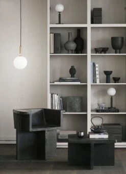 Nuura Miira 1 Riippuvalaisin, Iso, Messinki - Opaali -Louis Poulsen Myymälämyynti Nuura SS20 Miira 1 Large Brass Miira Table Opal 1