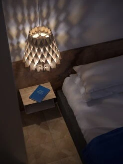 Pilke Lights Pilke P36 Riippuvalaisin, Koivu 9 Pilke Lights Pilke P36 Riippuvalaisin, Koivu -Louis Poulsen Myymälämyynti P10221 PILKE Signature P36 Pendant bedside Night