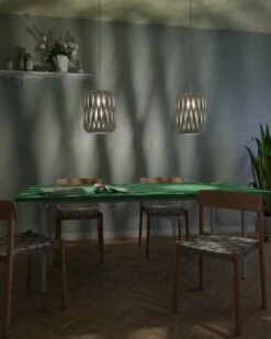 Pilke Lights Pilke P18 Riippuvalaisin, Valkoinen -Louis Poulsen Myymälämyynti P10500 PILKE Signature 18 pendant white dining room night
