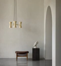 MENU Collector 3 Kattokruunu, Luonnonvalkoinen -Louis Poulsen Myymälämyynti PR Collector Collection 2