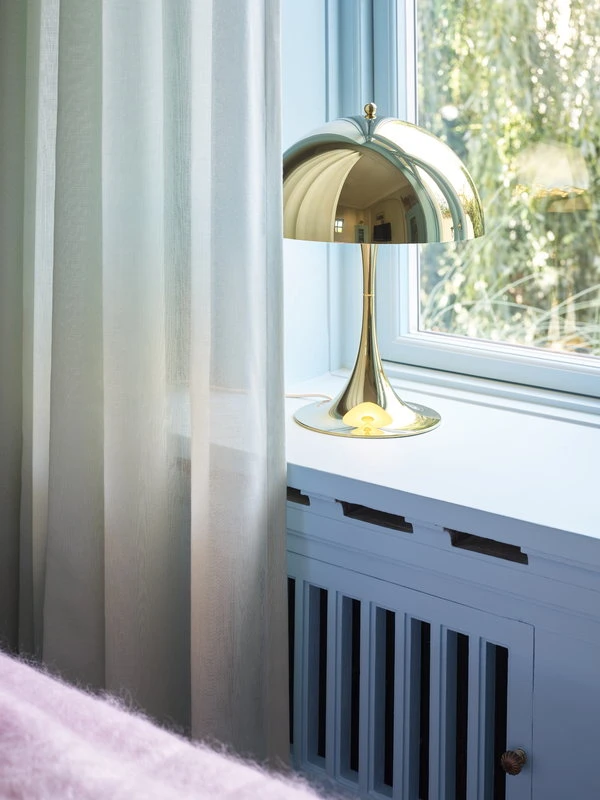 Louis Poulsen Panthella 320 Pöytävalaisin, Messinki 5 Louis Poulsen Panthella 320 Pöytävalaisin, Messinki - Image 5