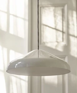 HAY Pao Steel Pendant 350 Riippuvalaisin, Valkoinen -Louis Poulsen Myymälämyynti Pao Steel Pendant cream white