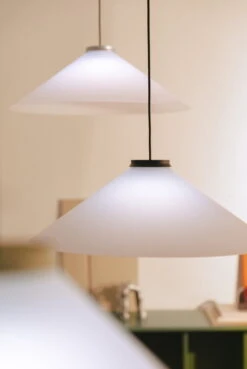 Pholc Aline 58 Riippuvalaisin, Chamomile -Louis Poulsen Myymälämyynti Pholc Aline 58 pendant group i1