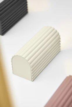 Pholc Donna Wall Seinävalaisin, Linen 11 Pholc Donna Wall Seinävalaisin, Linen -Louis Poulsen Myymälämyynti Pholc Donna wall linen 960213 a1