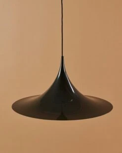 GUBI Semi Riippuvalaisin, 60 Cm, Dark Cocoa, Kiiltävä -Louis Poulsen Myymälämyynti SEMI PENDANT CONCEPT FALL 22 02