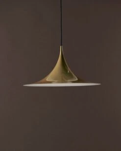 GUBI Semi Riippuvalaisin, 60 Cm, Dark Cocoa, Kiiltävä -Louis Poulsen Myymälämyynti SEMI PENDANT CONCEPT FALL 22 06