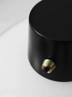 Louis Poulsen AJ Oxford Pöytävalaisin, 410 Mm, Opaalilasi, Kiinteä Asennus -Louis Poulsen Myymälämyynti SS23 AJ Oxford Swith on detail 10032role