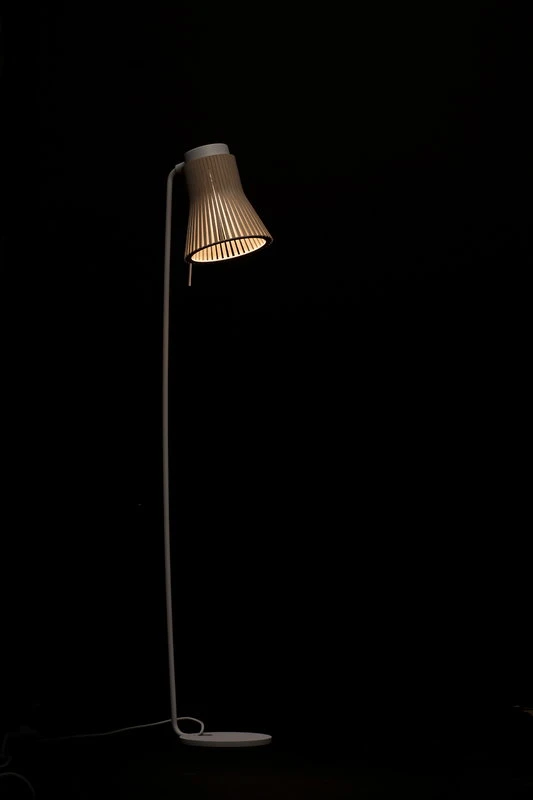 Secto Design Petite 4610 Lattiavalaisin, Koivu 2 Secto Design Petite 4610 Lattiavalaisin, Koivu - Image 2