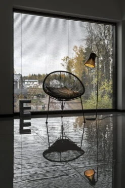 Secto Design Petite 4610 Lattiavalaisin, Musta -Louis Poulsen Myymälämyynti Secto Design Petite 4610 window