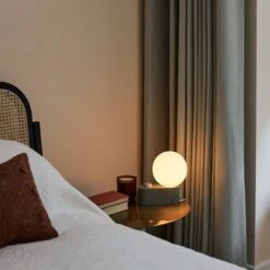 Tala Alumina Pöytä- Ja Seinävalaisin, Salvianvihreä -Louis Poulsen Myymälämyynti Tala Alumina Sage Detail 2 Square 2 1000x1000 1