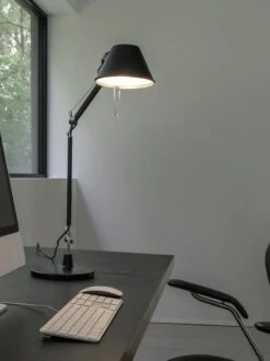 Artemide Tolomeo Mini Pöytävalaisin, Musta -Louis Poulsen Myymälämyynti Tolomeo mini black