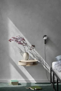 Northern Balancer Mini Seinä/pöytävalaisin, Teräs 10 Northern Balancer Mini Seinä/pöytävalaisin, Teräs -Louis Poulsen Myymälämyynti Valet wall drawer light oak bedside Northern ph Chris Tonnesen Low res 933x1400 1