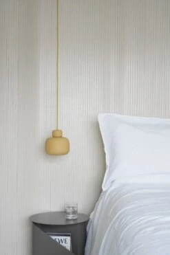 Woud Stone Riippuvalaisin, Pieni, Keltainen -Louis Poulsen Myymälämyynti WOUD Stone small mustard Credit halimason 6