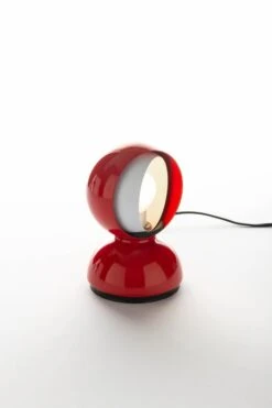 Artemide Eclisse Pöytä-/seinävalaisin, Punainen 10 Artemide Eclisse Pöytä-/seinävalaisin, Punainen -Louis Poulsen Myymälämyynti arte0918006