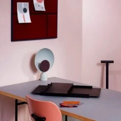 PLEASE WAIT To Be SEATED Blooper Pöytävalaisin, Fig Purple -Louis Poulsen Myymälämyynti blooper nouveaupin