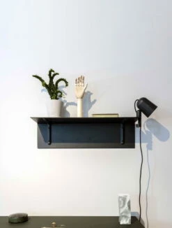 HAY Noc Clamp Nipistinvalaisin, Tummanharmaa -Louis Poulsen Myymälämyynti brackets incl. black Noc Clip dark grey Wooden Hand Flowerpot With Saucer grey