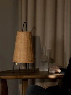 Ferm LIVING Porti Braided Ladattava Pöytävalaisin, Luonnonvärinen -Louis Poulsen Myymälämyynti fermLIVING PortiBraidedLamp 1104266251 image 1