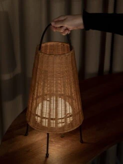 Ferm LIVING Porti Braided Ladattava Pöytävalaisin, Luonnonvärinen -Louis Poulsen Myymälämyynti fermLIVING PortiBraidedLamp 1104266251 image 3