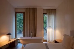 Vibia Mayfair 5505 Pöytävalaisin, Grafiitti 11 Vibia Mayfair 5505 Pöytävalaisin, Grafiitti -Louis Poulsen Myymälämyynti mayfair pie amb 5515 18