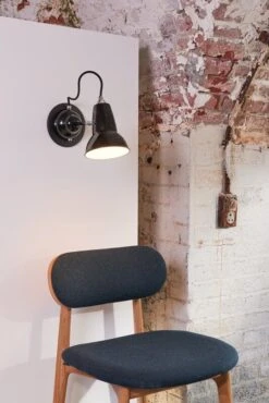 Anglepoise Original 1227 Seinävalaisin, Jet Black -Louis Poulsen Myymälämyynti original 1227 brass desk wall light jet black