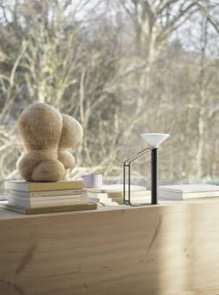 Muuto Piton Ladattava Valaisin, Musta 11 Muuto Piton Ladattava Valaisin, Musta -Louis Poulsen Myymälämyynti piton lamp black muuto org