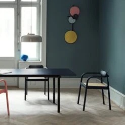 PLEASE WAIT To Be SEATED Podgy Riippuvalaisin, Tuhkanharmaa -Louis Poulsen Myymälämyynti podgypendant tubbytube